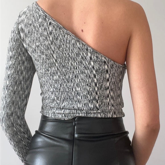 Off Shoulder Top - Picture 3 of 6